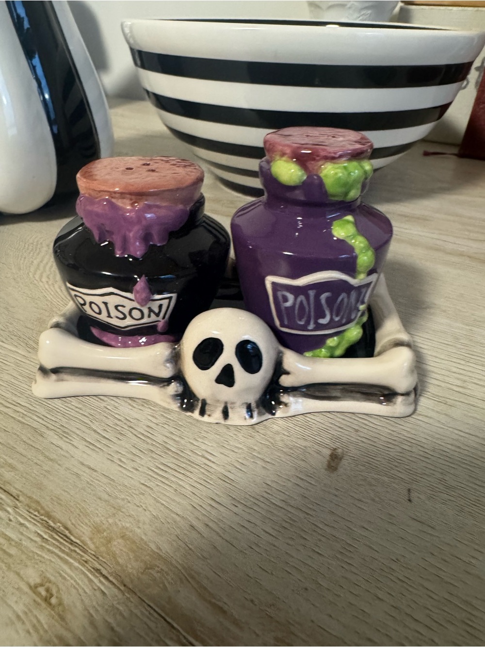 BLUE SKY CLAYWORKS HALLOWEEN POISON SALT & PEPPER SHAKER SET NEW